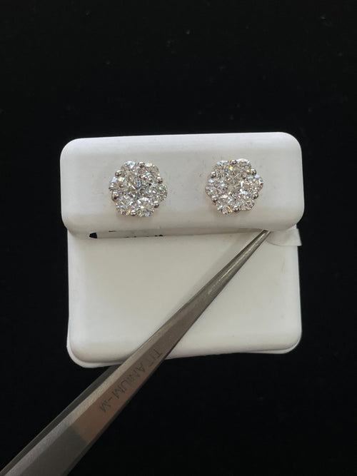 Radiant Elegance  14K Gold Round Stud Earrings with Natural Diamonds