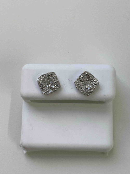 Graceful 14K Gold Diamond Earrings for a Classic Touch