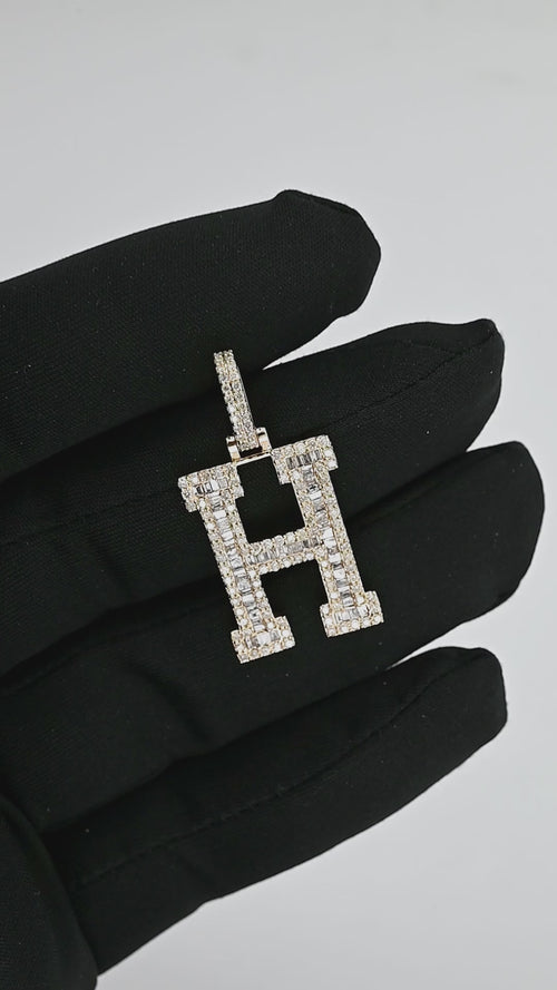 Elegant Emblem: 14K Gold Baguette 'H' Pendant