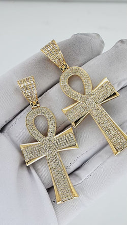 Divine Simplicity: 14K Gold Cross Pendant for Daily Elegance