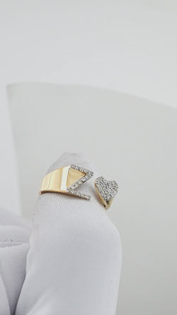 Golden Affection: Sparkling Z Initial Heart Ring in 14K Gold with Diamonds