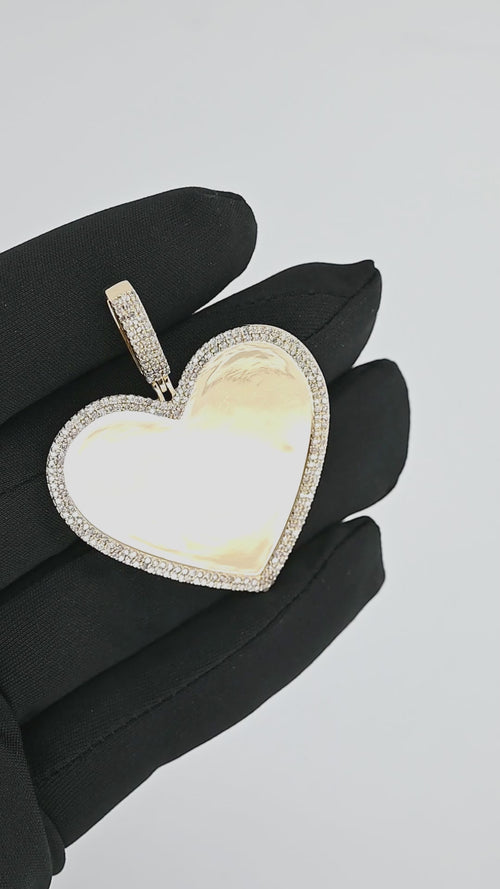 Captured Love: 14K Gold Heart-Shaped Photo Pendant